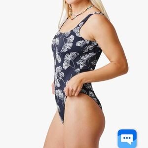 Carve Designs Women's One Piece Skye Compression Swimsuit Black‎ Ginkgo Small